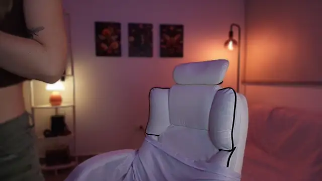 Dakotaa  online show from 11/14/25, 04:49