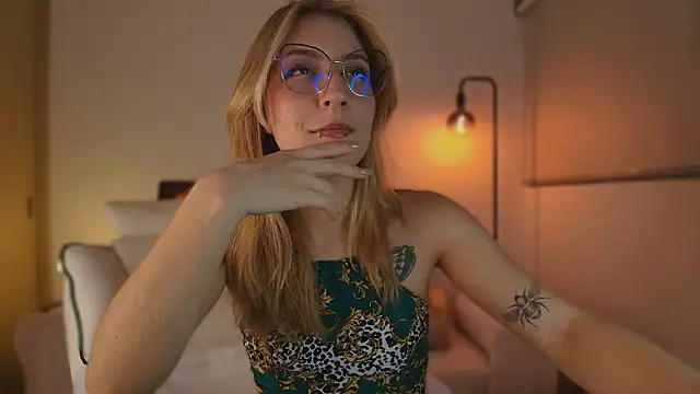 Dakotaa  online show from 10/13/25, 05:20