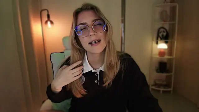 Dakotaa  online show from 12/01/25, 04:13