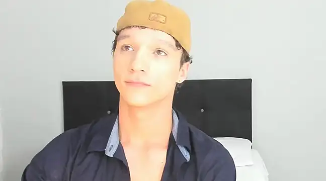 angelcortes online show from 02/22/25, 08:53