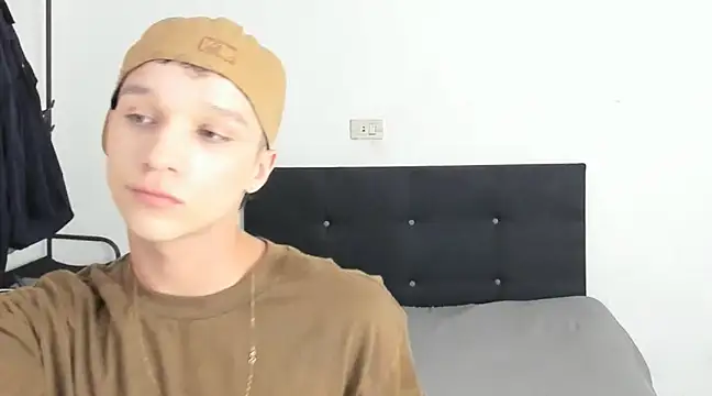 angelcortes online show from 12/23/24, 10:01