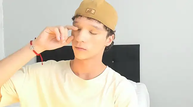 angelcortes online show from 02/25/25, 05:08