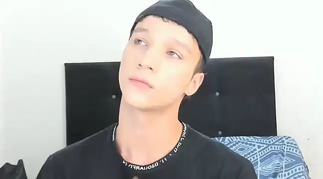 angelcortes online show from 01/17/25, 11:49