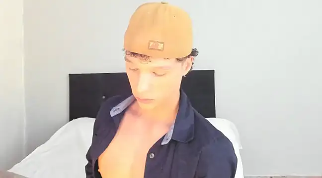 angelcortes online show from 03/11/25, 01:37