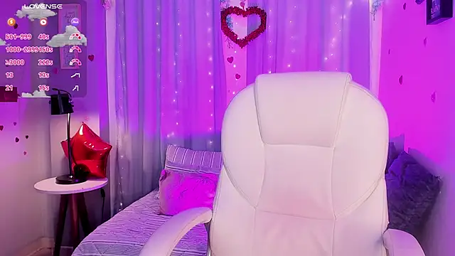 CoralineRicce  online show from 03/07/25, 08:13