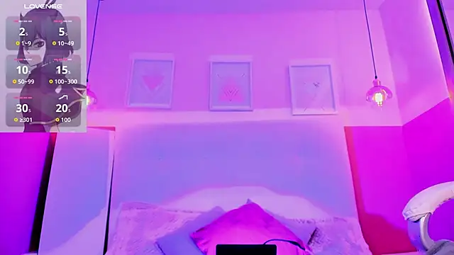 CoralineRicce  online show from 10/10/25, 11:16