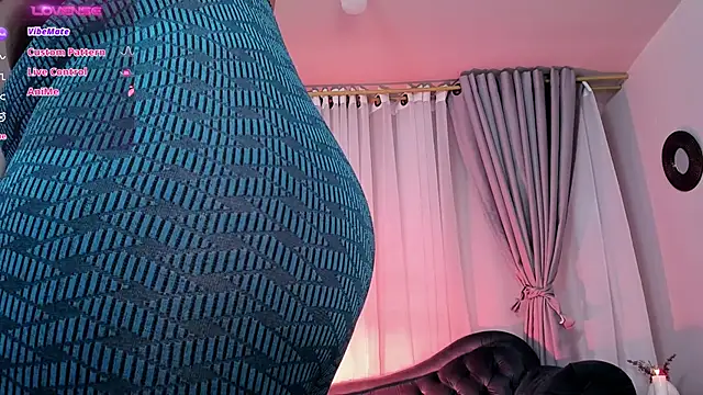 CoralineRicce  online show from 11/12/25, 12:37