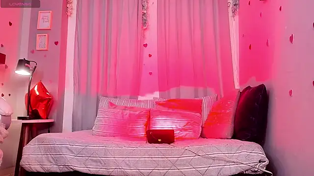 CoralineRicce  online show from 03/18/25, 04:51