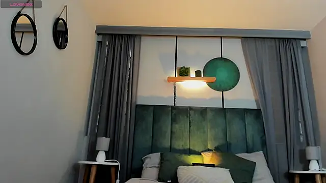 CoralineRicce  online show from 11/21/25, 09:58