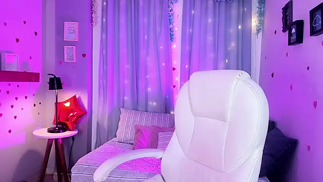 CoralineRicce  online show from 03/23/25, 05:32