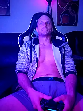 Snapshot of Funwithbrad1 chatting on 12/20/24, 08:17 Funwithbrad1 online show from 12/20/24, 08:17