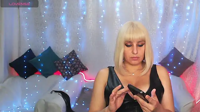 Snapshot of Stella_Adria chatting on 09/11/25, 01:27 Stella Adria online show from 09/11/25, 01:27