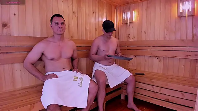 hot  guys  online show from 06/04/26, 07:29