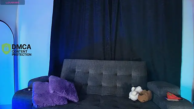 yungelitamor  online show from 04/25/26, 05:32