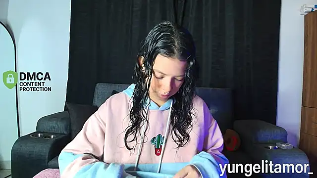 Snapshot of yungelitamor_ chatting on 10/15/25, 05:17 yungelitamor online show from 10/15/25, 05:17