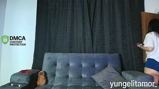 yungelitamor  online show from 10/30/25, 05:39