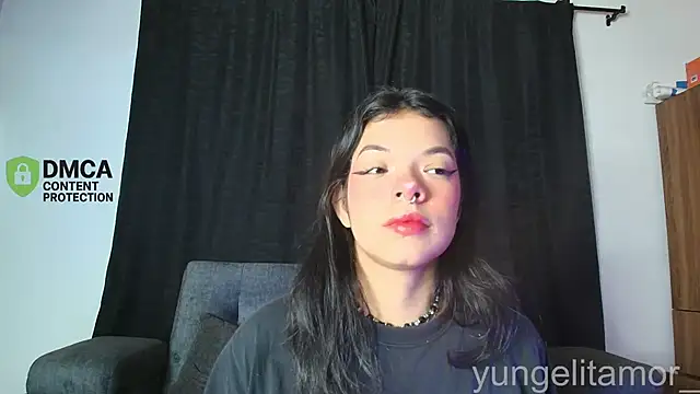 yungelitamor  online show from 11/17/25, 05:00