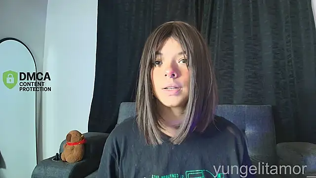 yungelitamor  online show from 11/30/25, 05:08