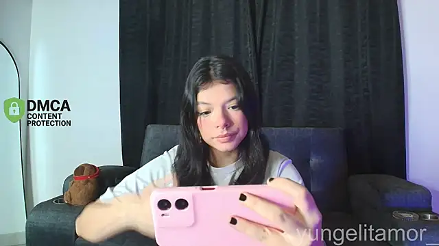 yungelitamor  online show from 11/26/25, 05:07