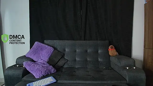 yungelitamor  online show from 04/20/26, 05:32