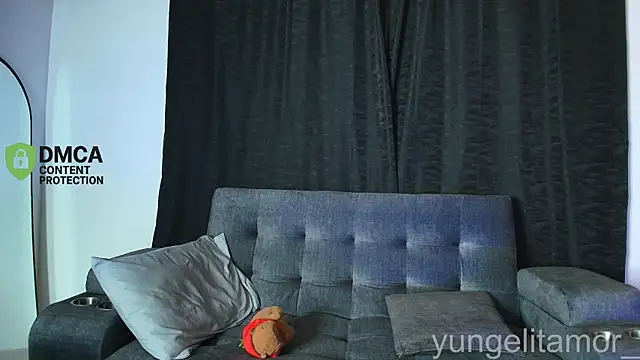 yungelitamor  online show from 11/14/25, 05:22