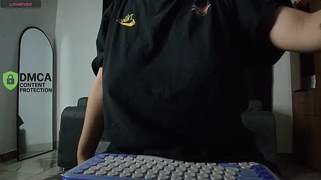 yungelitamor  online show from 04/24/26, 05:09