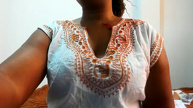 Snapshot of Camila_sandoval_01 chatting on 02/26/25, 05:10 Camila sandoval 01 online show from 02/26/25, 05:10
