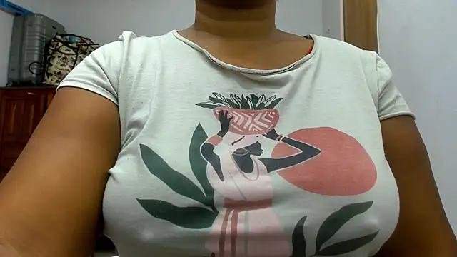 Snapshot of Camila_sandoval_01 chatting on 09/25/25, 10:43 Camila sandoval 01 online show from 09/25/25, 10:43