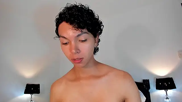 xhenisa  online show from 03/10/25, 05:39