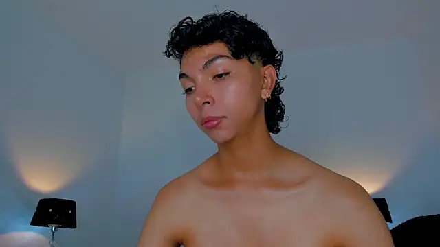 xhenisa  online show from 11/11/25, 06:36