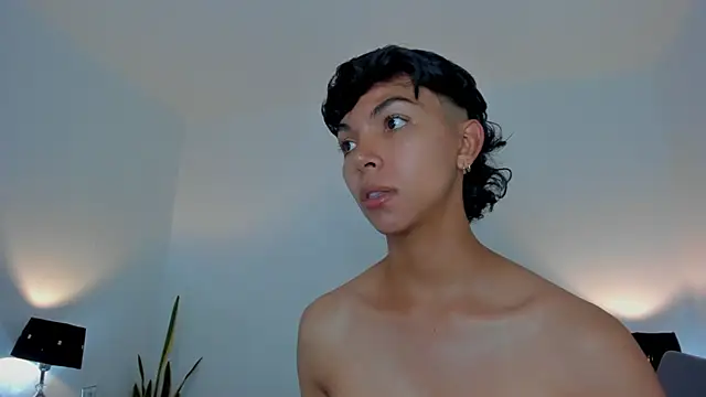 xhenisa  online show from 03/02/26, 06:15