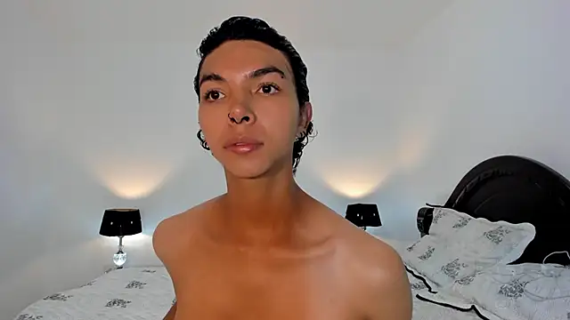 xhenisa  online show from 01/12/25, 06:38