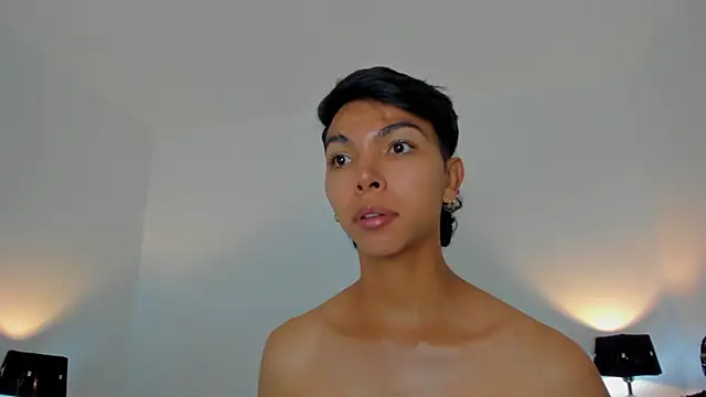 xhenisa  online show from 04/03/26, 08:37