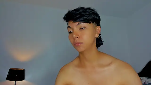 xhenisa  online show from 09/14/25, 03:45