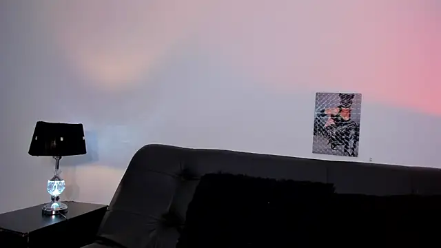 xhenisa  online show from 02/01/25, 11:16