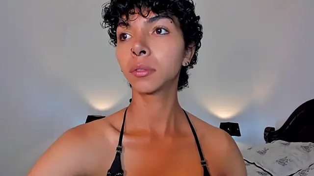 xhenisa  online show from 01/26/25, 03:36