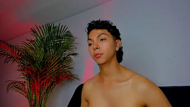 xhenisa  online show from 11/20/25, 08:53