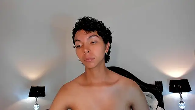 xhenisa  online show from 03/10/25, 08:45