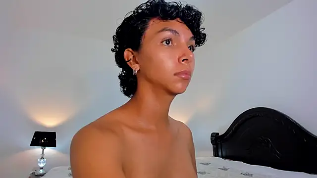 xhenisa  online show from 02/22/25, 09:48