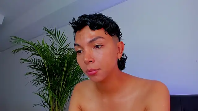 xhenisa  online show from 11/13/25, 06:23