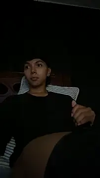 xhenisa  online show from 02/05/26, 03:57