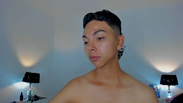 xhenisa  online show from 03/10/26, 08:57