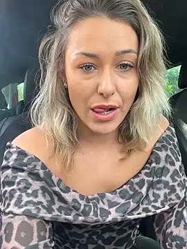 petrouchkaaa  online show from 11/30/25, 10:16