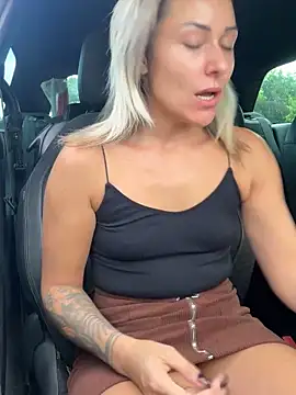 petrouchkaaa  online show from 10/21/25, 09:41