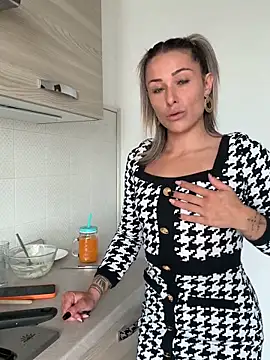 petrouchkaaa  online show from 03/12/26, 08:40