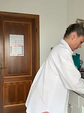 petrouchkaaa  online show from 02/05/26, 08:54