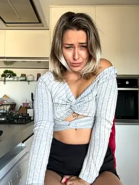 petrouchkaaa  online show from 11/06/25, 09:57