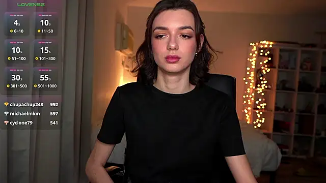 Snapshot of olivia_jeas chatting on 02/17/26, 12:19 olivia jeas online show from 02/17/26, 12:19