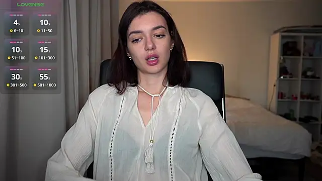 Snapshot of olivia_jeas chatting on 11/11/25, 11:42 olivia jeas online show from 11/11/25, 11:42