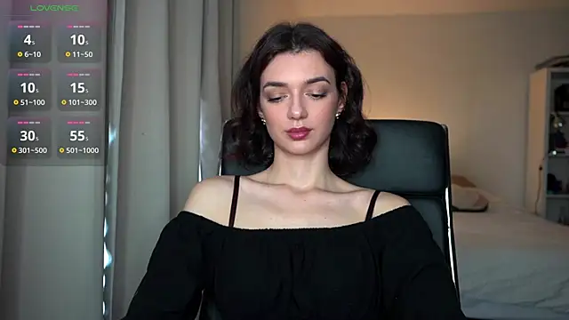 Snapshot of olivia_jeas chatting on 11/24/25, 10:43 olivia jeas online show from 11/24/25, 10:43